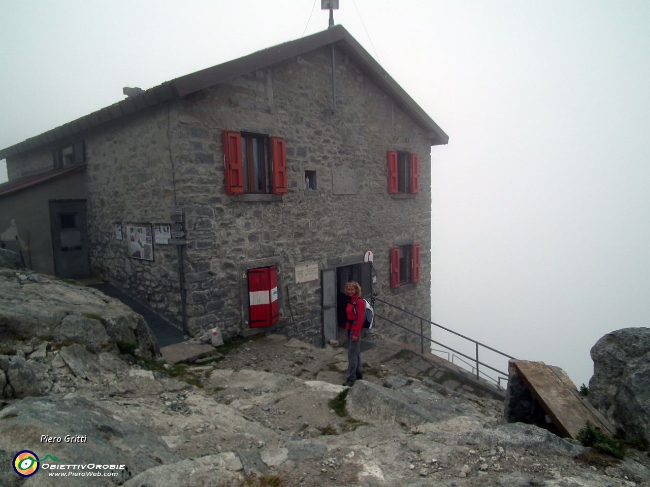 75 Rif. Maria e Franco al Passo Dernal (2574 m.)....JPG